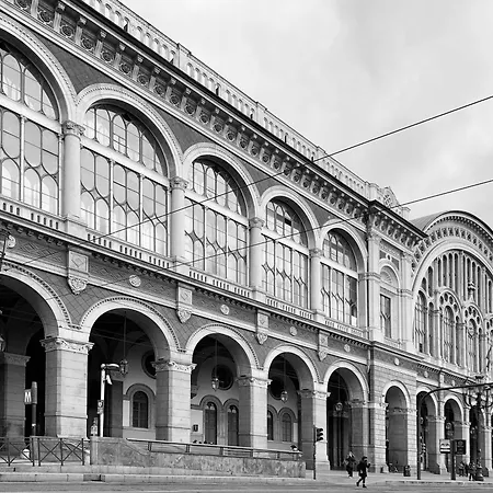With Balcony Walk To Porta Nuova & Metro דירה *