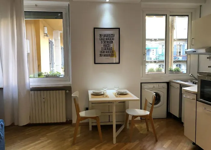 Central Torino Apartment With Balcony Walk To Porta Nuova & Metro * Turyn