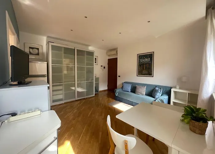 Apartament Central Torino Apartment With Balcony Walk To Porta Nuova & Metro