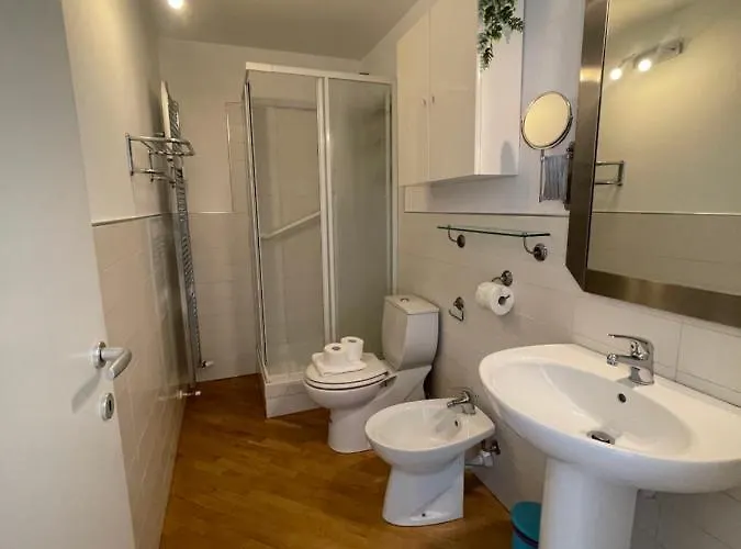 Central Torino Apartment With Balcony Walk To Porta Nuova & Metro Apartament Turyn