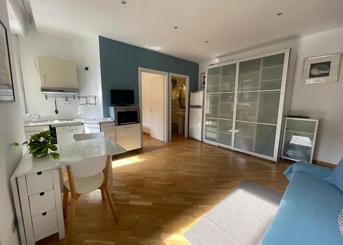 Central Torino Apartment With Balcony Walk To Porta Nuova & Metro Turyn