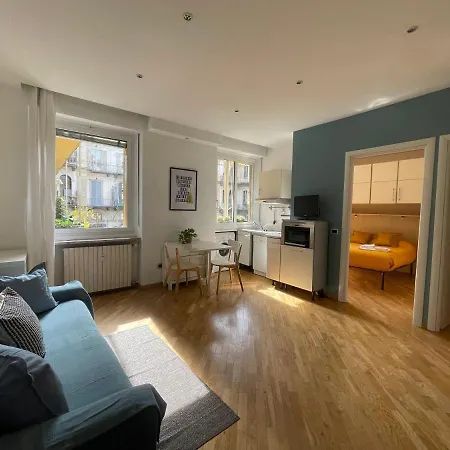 With Balcony Walk To Porta Nuova & Metro Apartment *